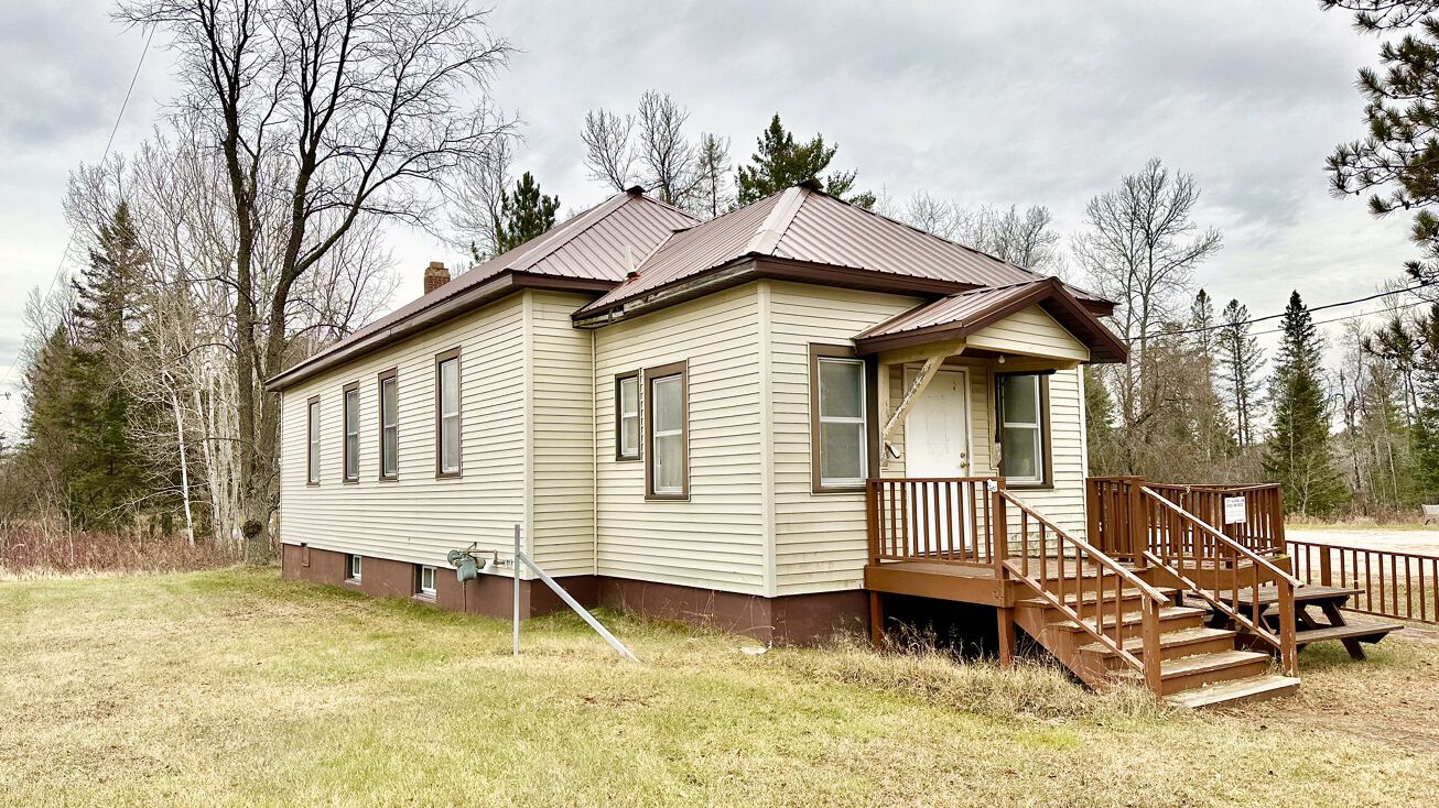 8555 Carbis Rd, Iron Mountain, MI 49801