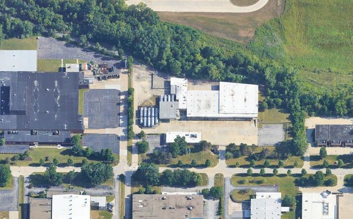 Pictures of Retail, Industrial property located at 21600 Drake Rd, Strongsville, OH 44149 for sales - image #1