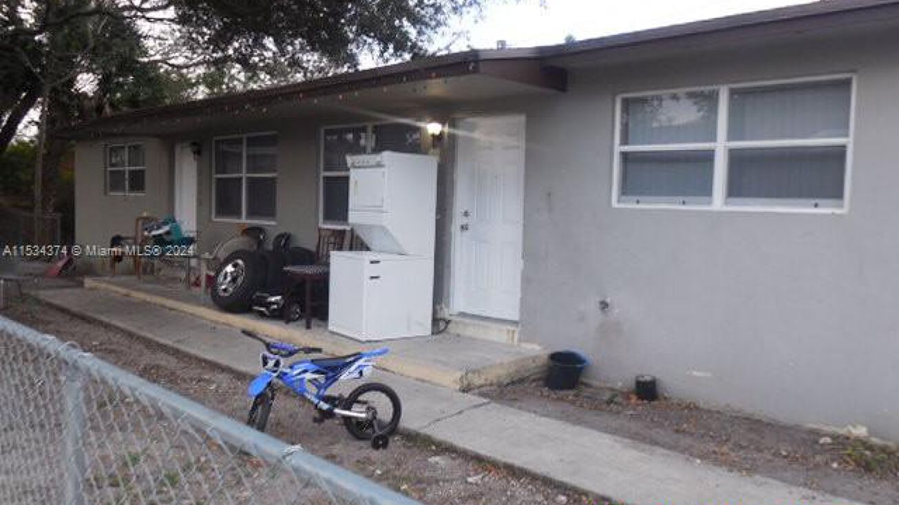 2580 York St, OpaLocka, FL 33054