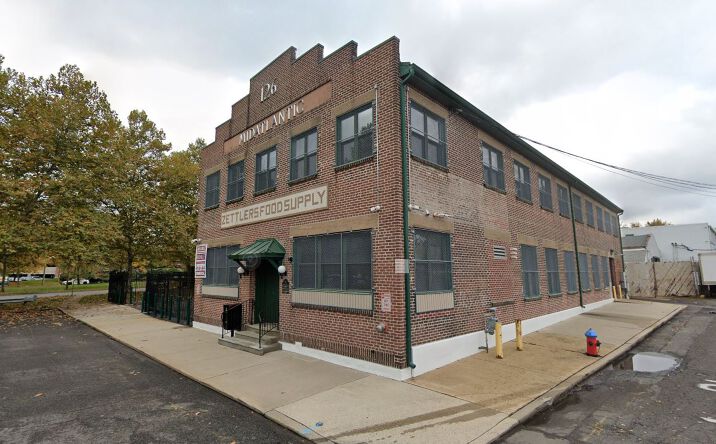 Pictures of Office property located at 126 Lexington St, Trenton, NJ 08611 for sales - image #1