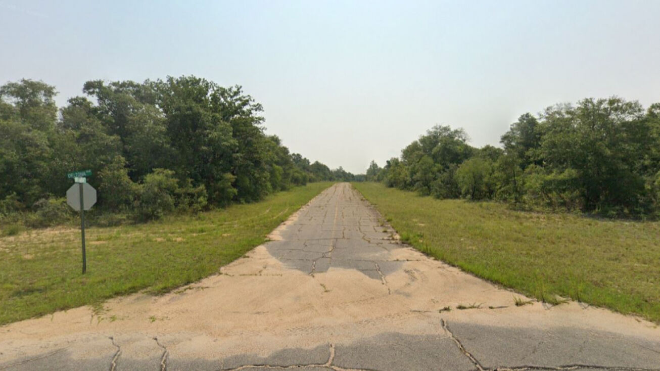 Bonita Dr, chipley, FL 32428