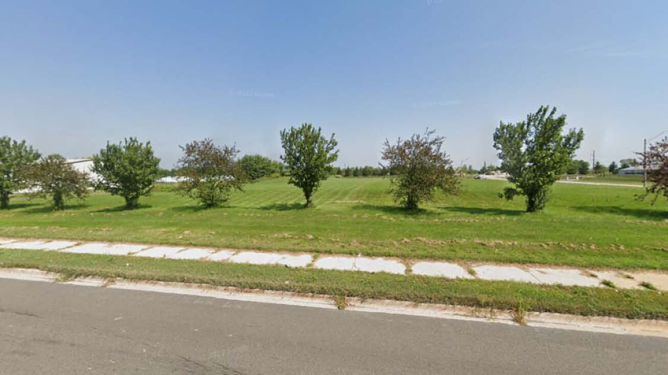 117 Clive Dr, DeKalb, IL 60115