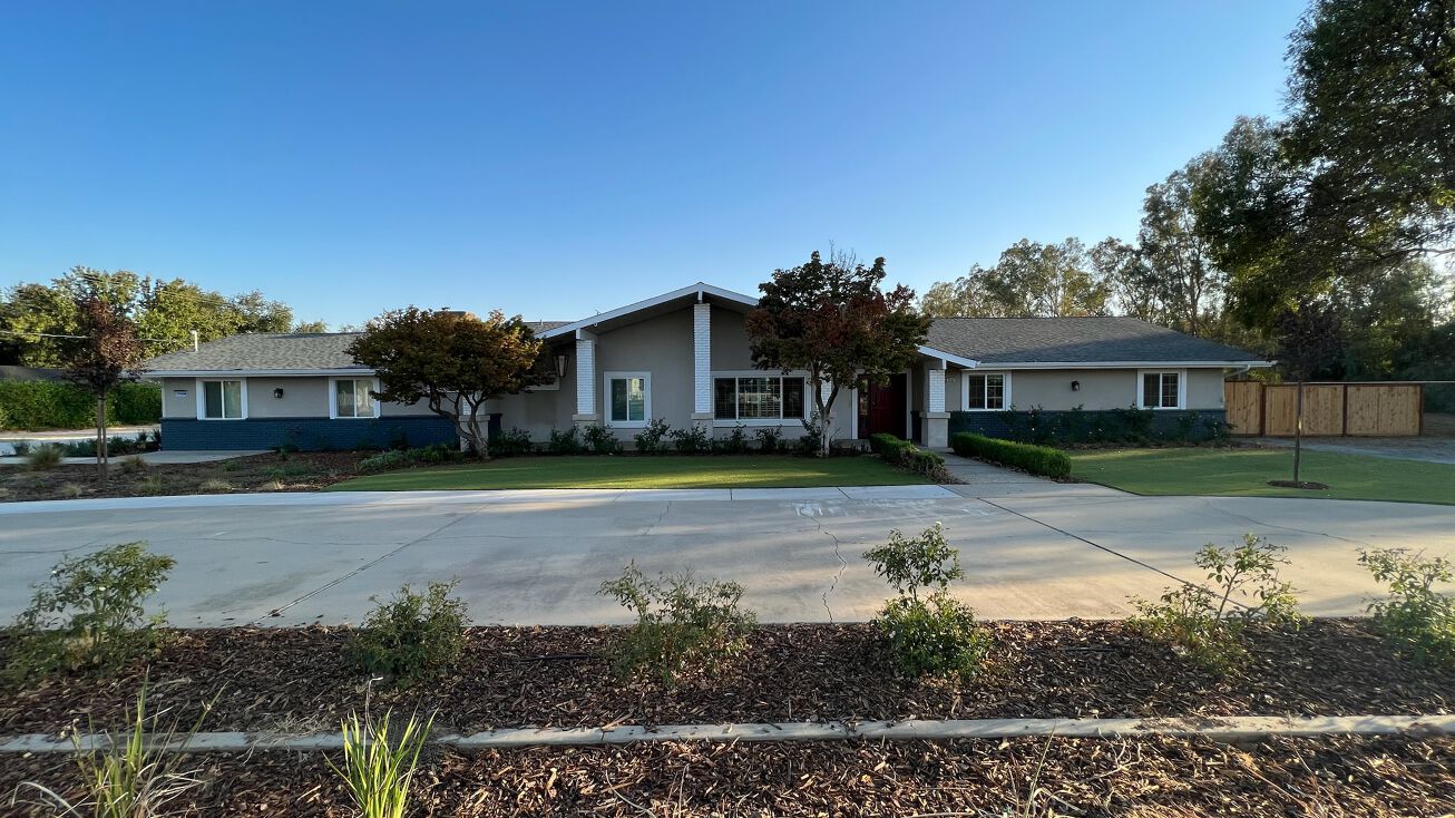 7235 E Alluvial Ave, Clovis, CA 93619