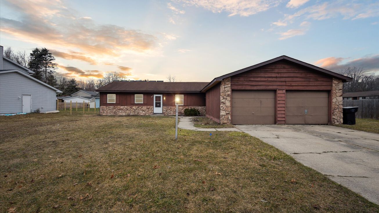 911 Laurelwood Dr N, South Bend, IN 46637