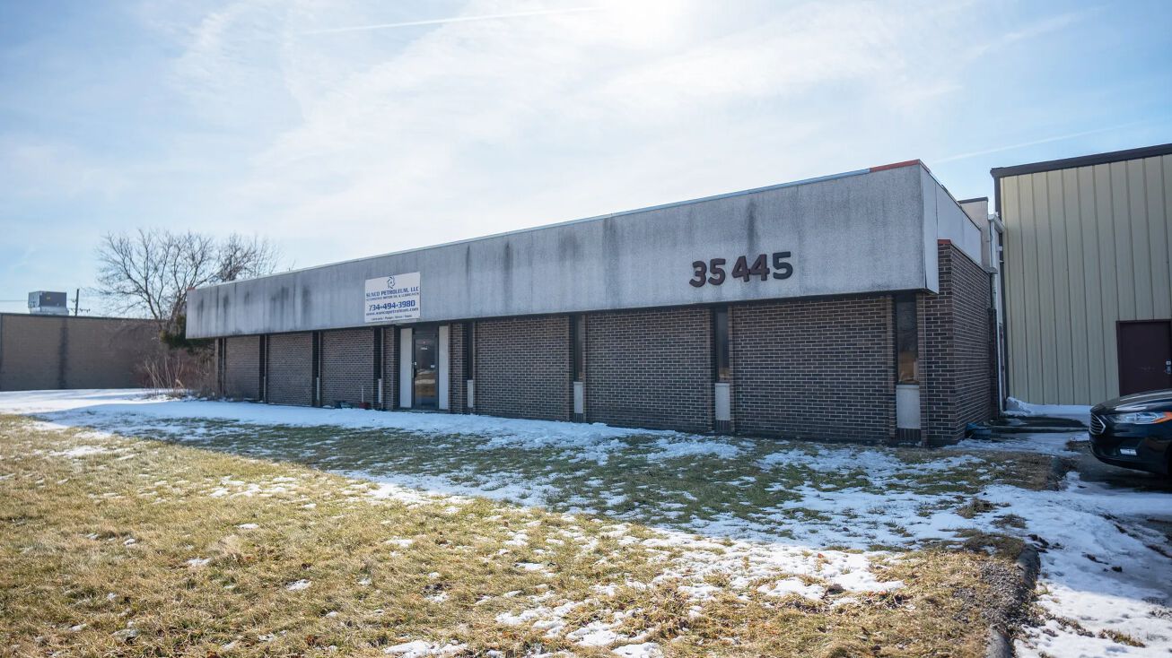 35445 Genron Ct, Romulus, MI 48174