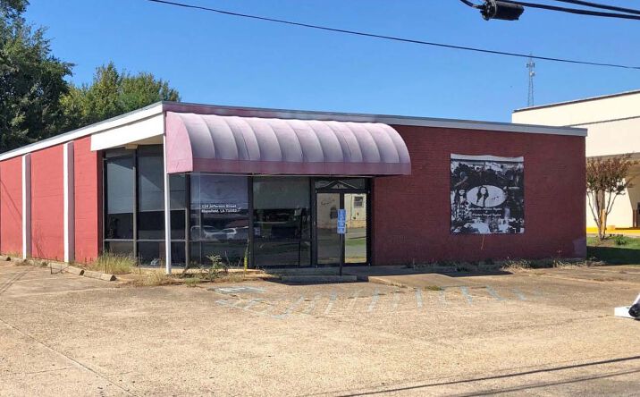 Pictures of Retail, Office property located at 124 Jefferson St, Mansfield, LA 71052 for sales - image #1
