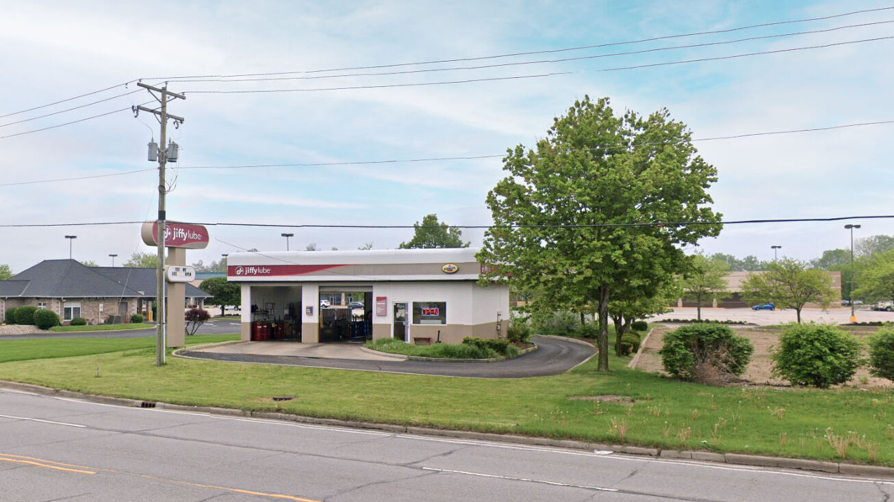 1206 N Nappanee St, Elkhart, IN 46514