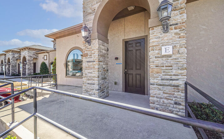 Pictures of Office property located at 256 Ed English Dr, Shenandoah, TX 77385 for sales - image #1