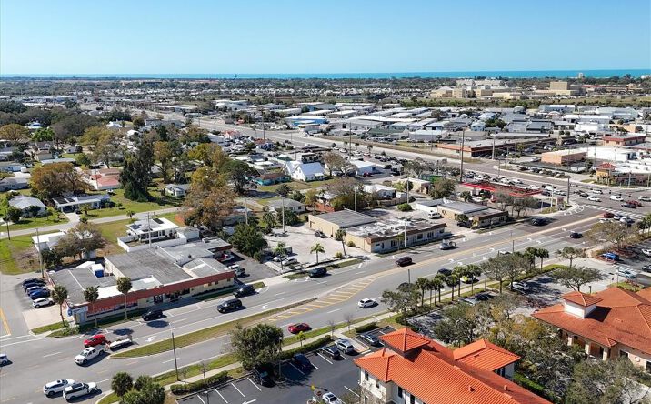 Pictures of Mixed Use, Office, Retail property located at 712 E Venice Ave, Venice, FL 34285 for sales - image #1