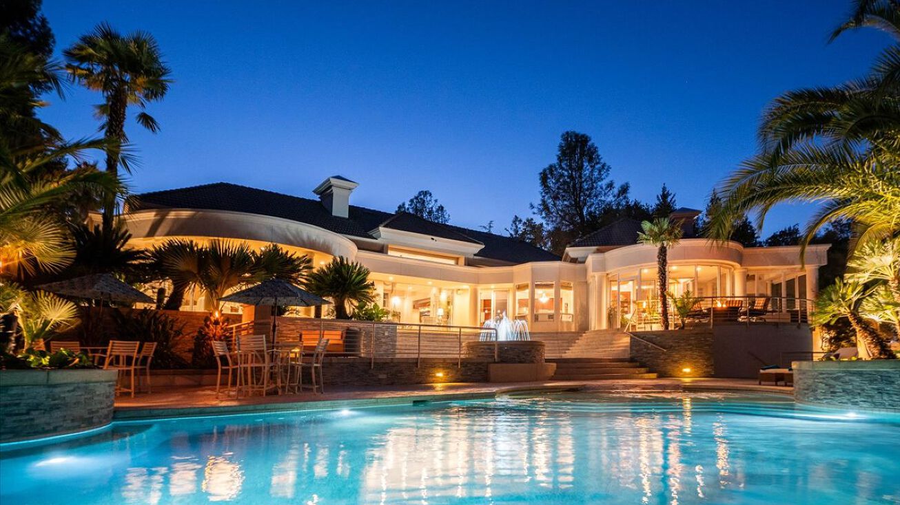 13427 Tierra Heights Rd, Redding, CA 96003