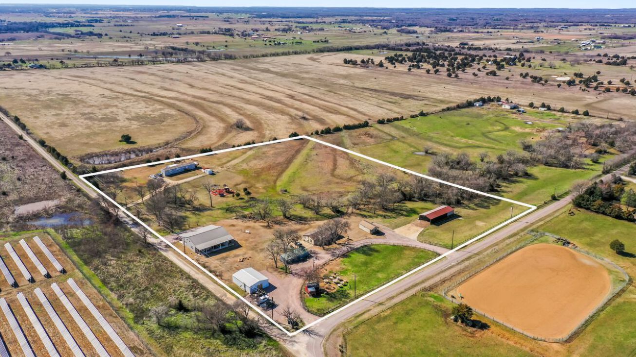 1940 Gunter Rd, Whitesboro, TX 76273