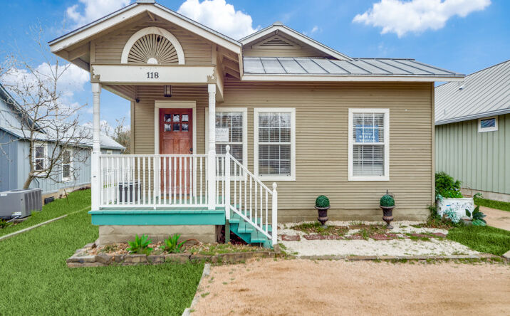 Pictures of Office property located at 118 N Plant Ave, Boerne, TX 78006 for sales - image #1