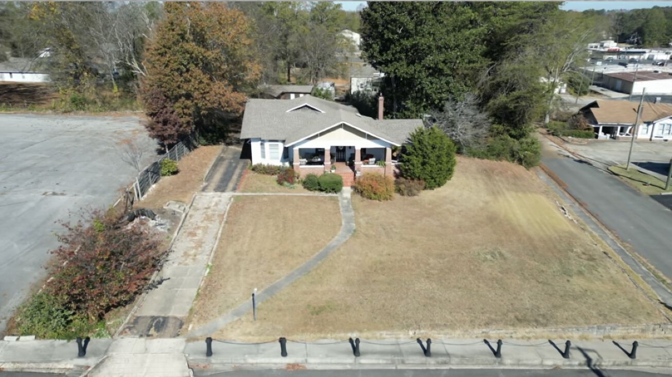 914 21st St, Haleyville, AL 35565