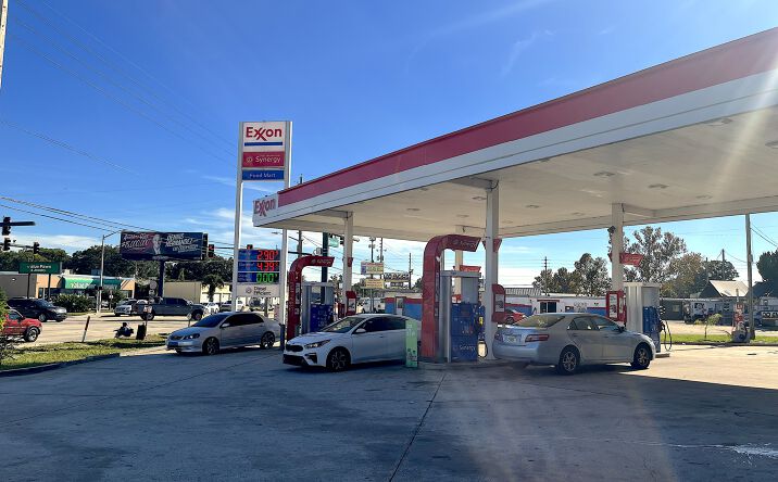 Pictures of Retail property located at 2012 S Orange Blossom Trl, Orlando, FL 32805 for sales - image #1