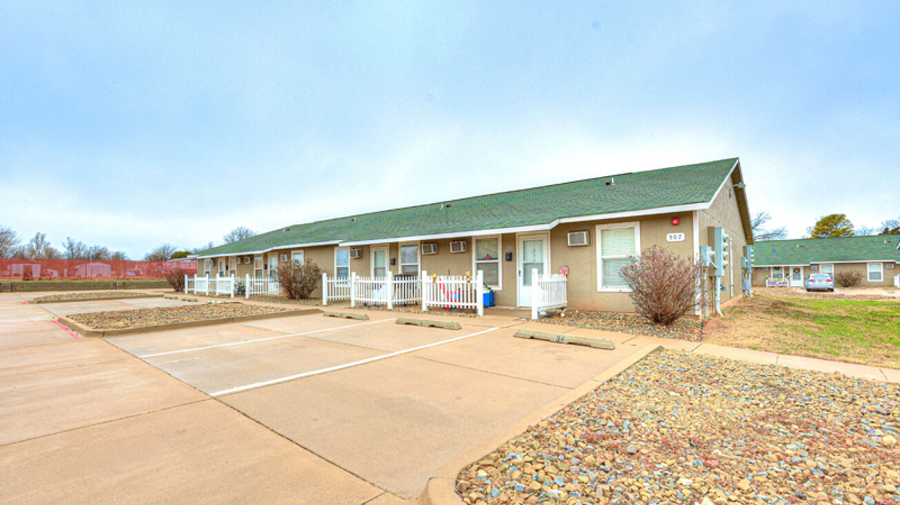 501 W Country Club Rd, Chickasha, OK 73018
