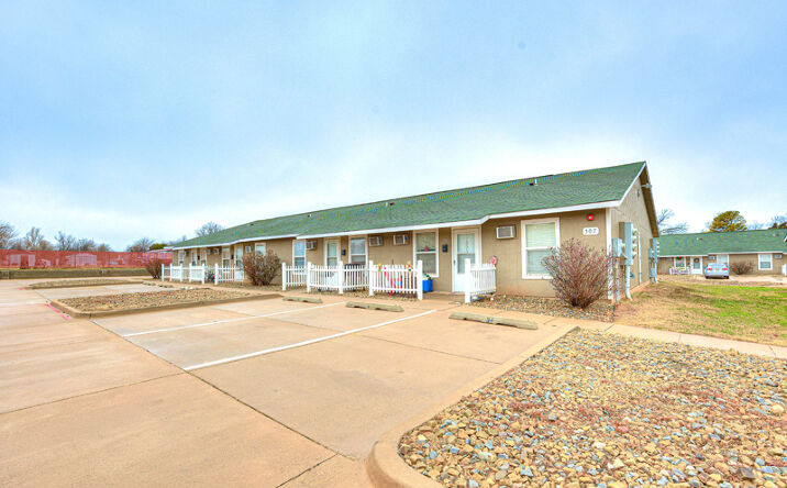 Pictures of Multifamily property located at 501 W Country Club Rd, Chickasha, OK 73018 for sales - image #1