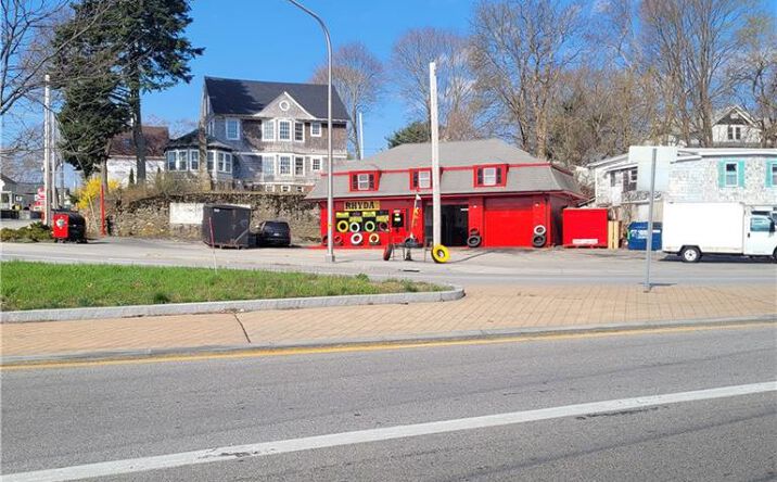 Pictures of Retail property located at 3135 Post Road Road, Warwick, RI 02886 for sales - image #1