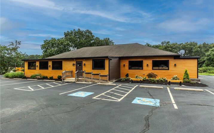 Pictures of Retail property located at 332 Farnum Pike, Smithfield, RI 02917 for sales - image #1