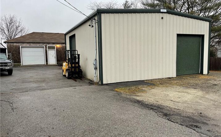 Pictures of Special Purpose property located at 18 Kitchener ST Kitchener Street, Tiverton, RI 02878 for comps - image #1