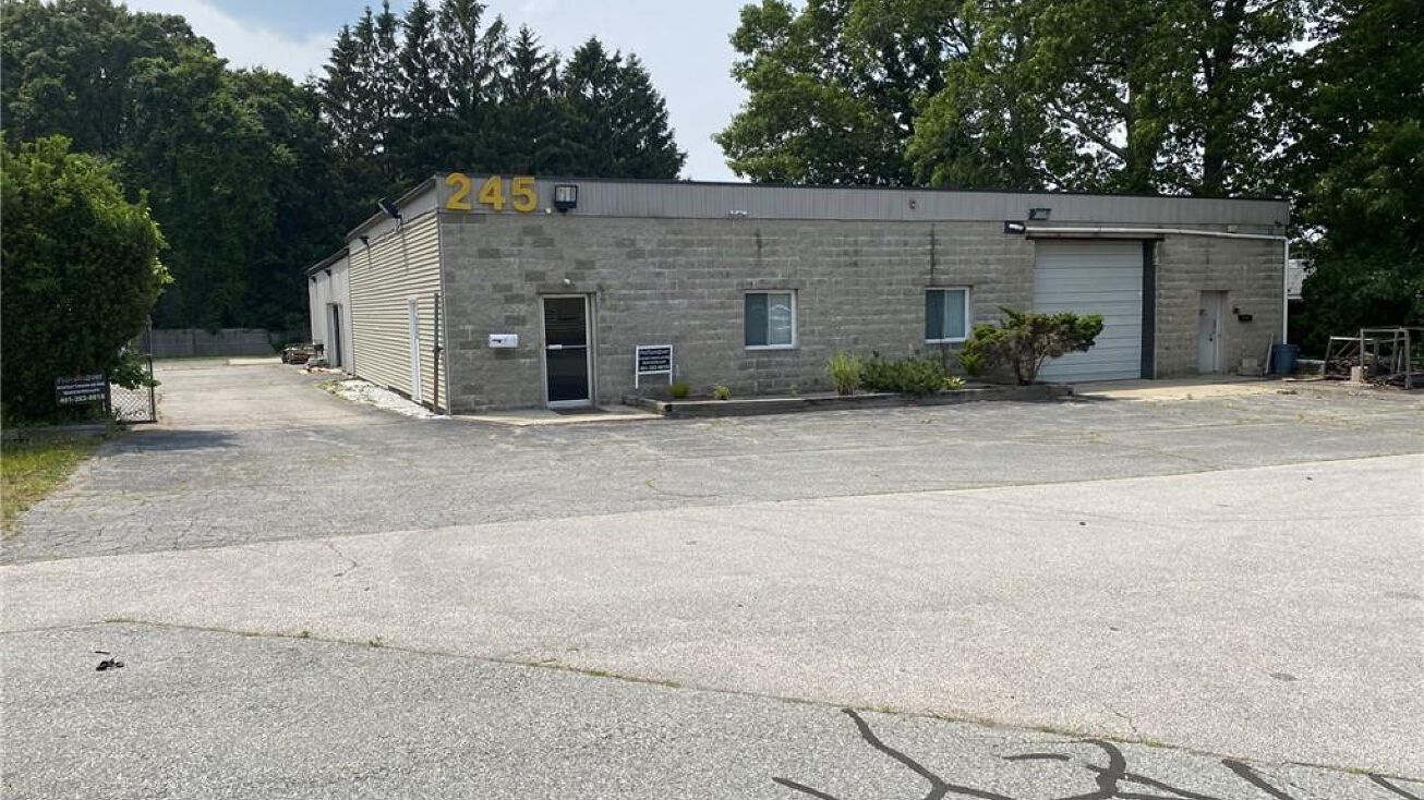 245 quaker LANE quaker Lane, West Warwick, RI 02893