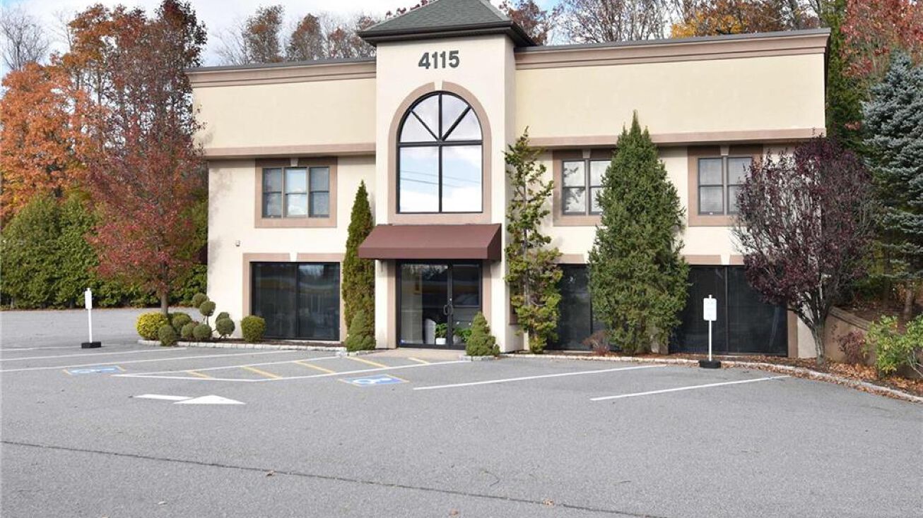 4115 Mendon RD Mendon Road, Cumberland, RI 02864