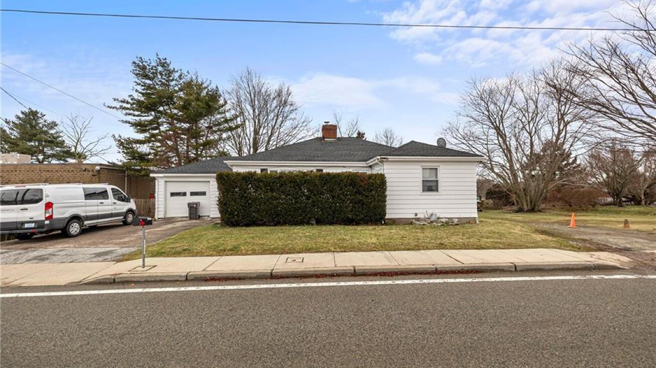 55 Valley RD Valley Road, Middletown, RI 02842