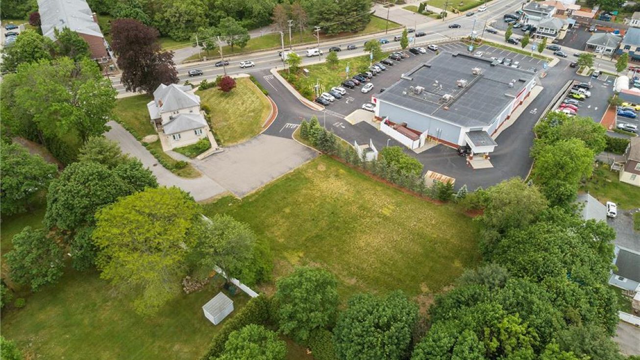 1067 Mendon RD Mendon Road, Woonsocket, RI 02895