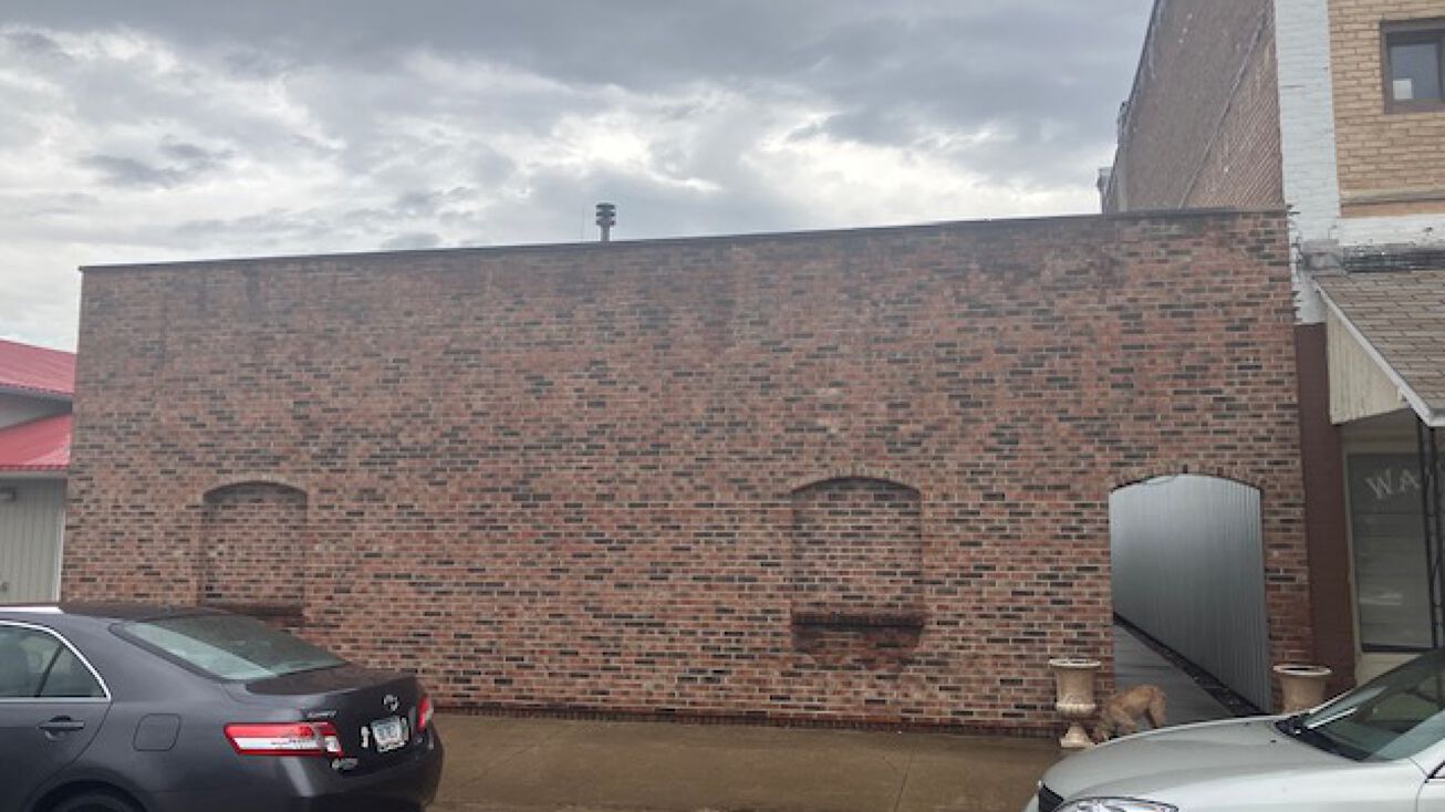 114 W Washington St, IN 47990