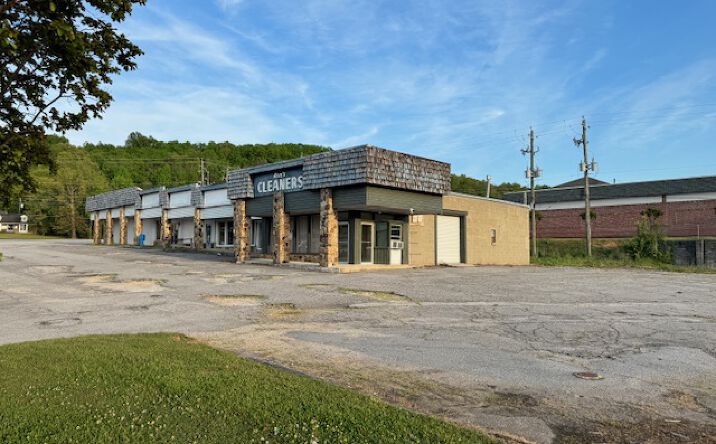 Pictures of Retail property located at 2720 Pelham Pkwy Suite 200, Pelham, AL 35124 for comps - image #1
