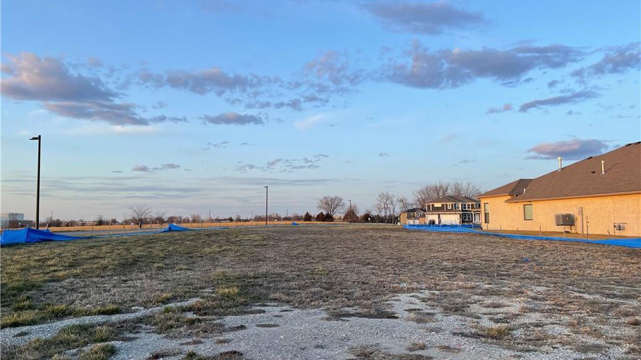 22668 88th Terrace, Lenexa, KS 66227