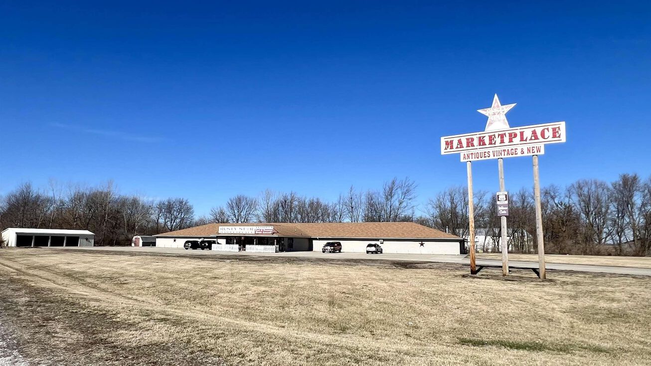 14335 Frazee Road, Divernon, IL 62530