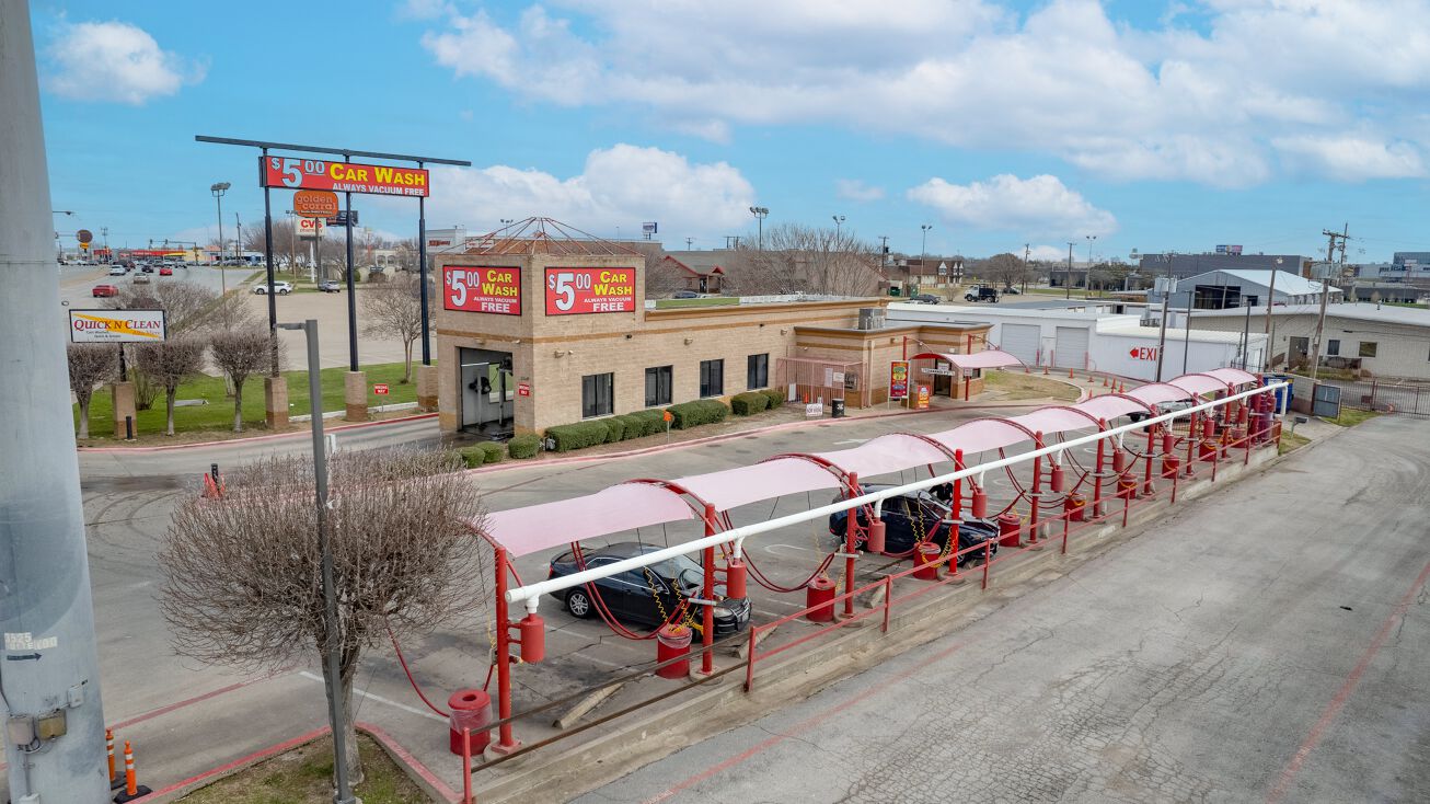 3525 Alta Mere Dr, Fort Worth, TX 76116