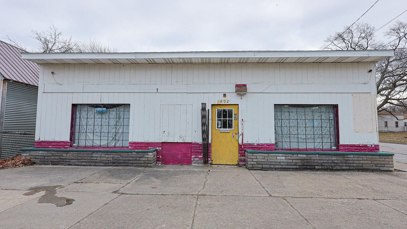 1202 Wood St, Muskegon, MI 49442