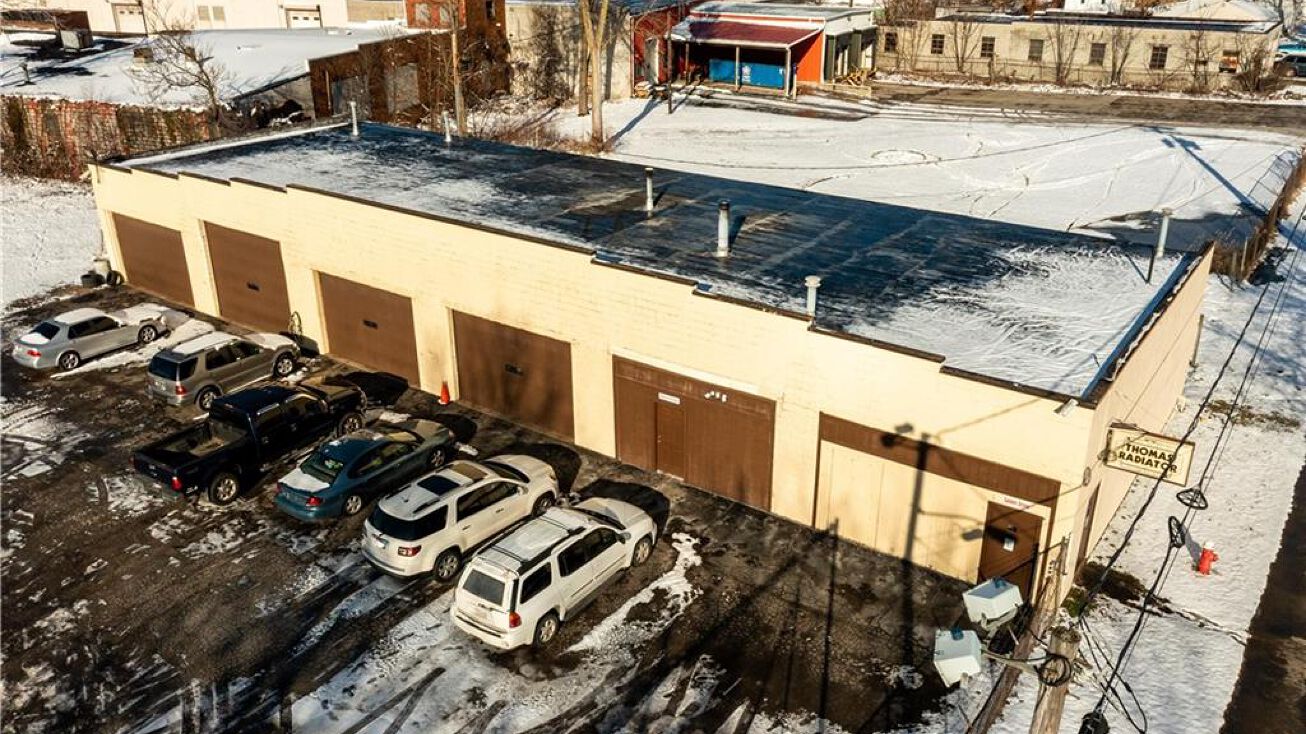 153 Edgewood St, Elyria, OH 44035