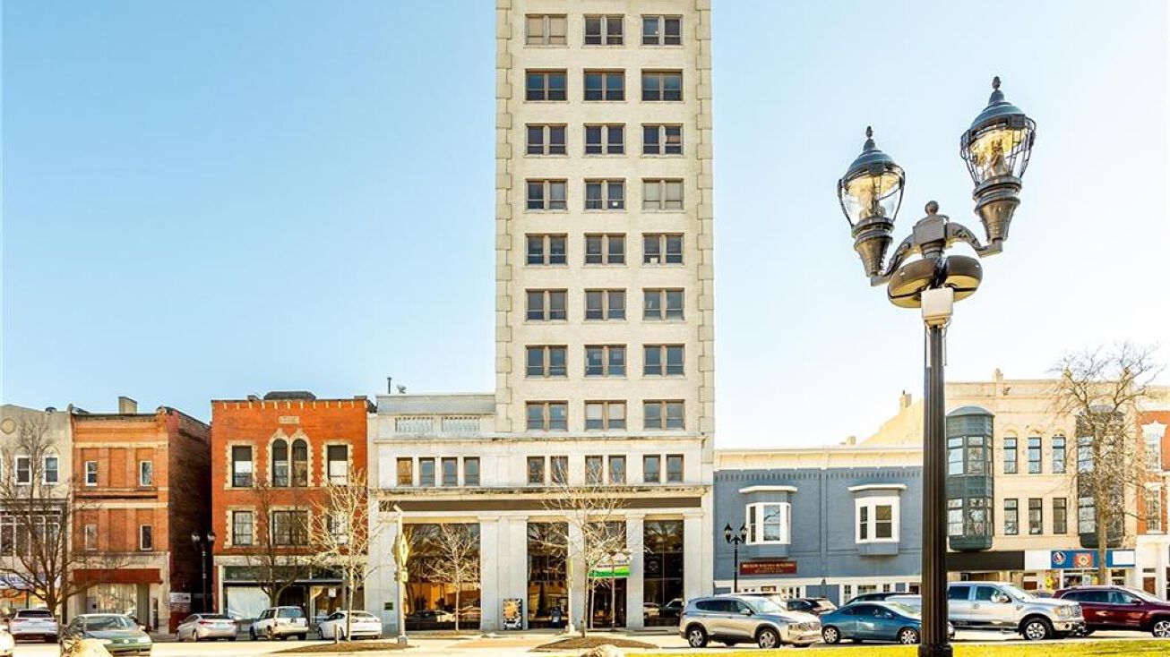 124 Middle Ave, Elyria, OH 44035