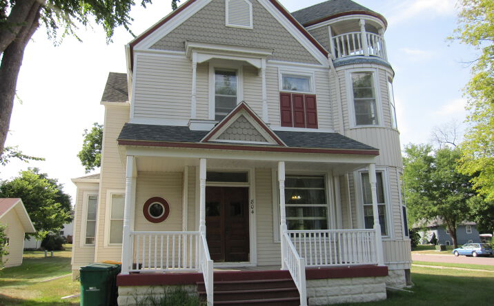 Pictures of Multifamily property located at 804 S 4th St, Saint Peter, MN 56082 for sales - image #1
