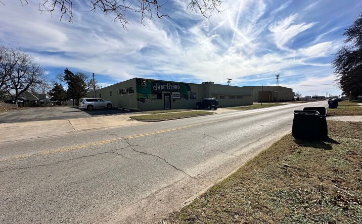 Pictures of Industrial property located at 424 W 10th Shawnee, Shawnee, OK 74801 for sales - image #1