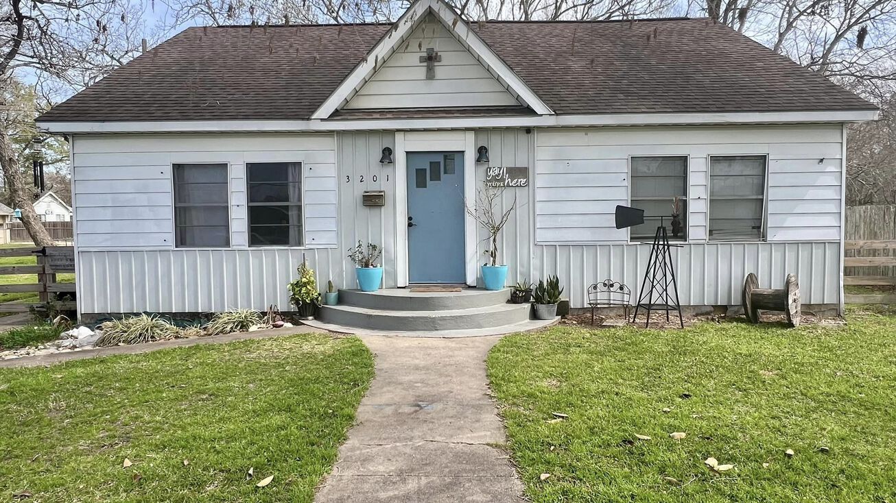 3201 Avenue F, Bay City, TX 77414