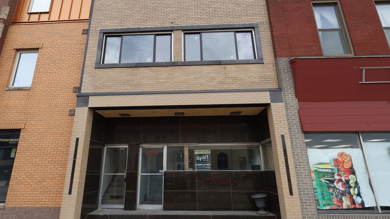 132 W Main St, Marshalltown, IA 50158