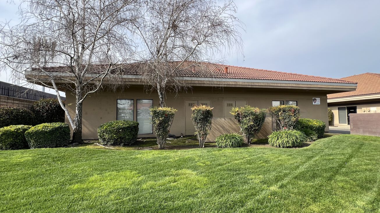33213323 S Fairway St, Visalia, CA 93277