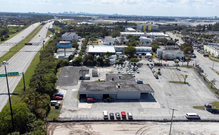 Pictures of Office property located at 3100 SE 6th Avenue, Fort Lauderdale, FL 33316 for sales - image #1