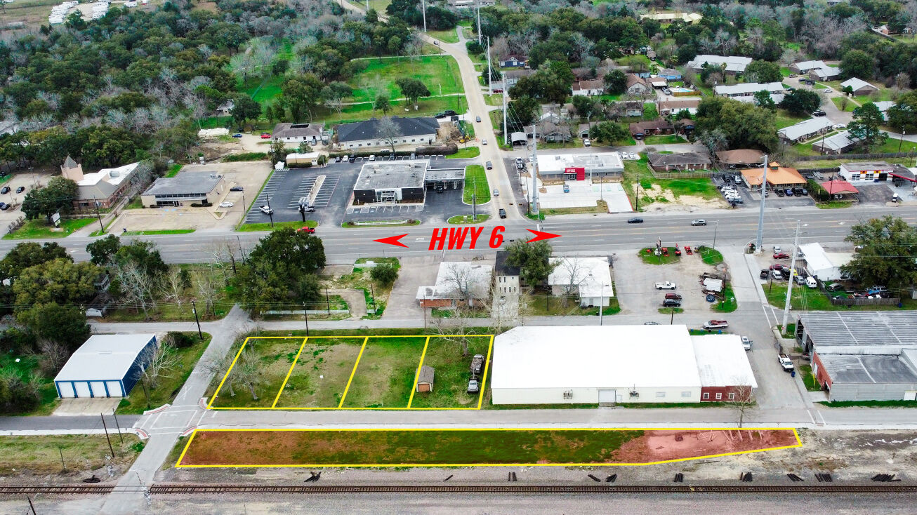 6816 3rd St, Hitchcock, TX 77563