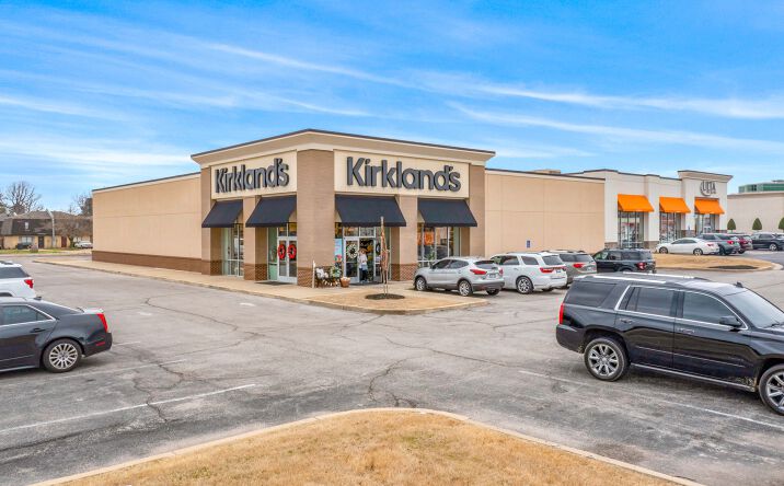Pictures of Retail property located at 3101 E Highland Dr, Jonesboro, AR 72401 for sales - image #1