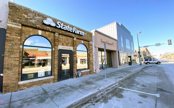 Pictures of Retail property located at 6067 Maple St, Omaha, NE 68104 for comps - image #1