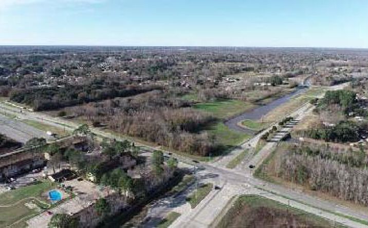 Pictures of Land property located at 1100 E Pont Des Mouton Rd, Lafayette, LA 70507 for sales - image #1