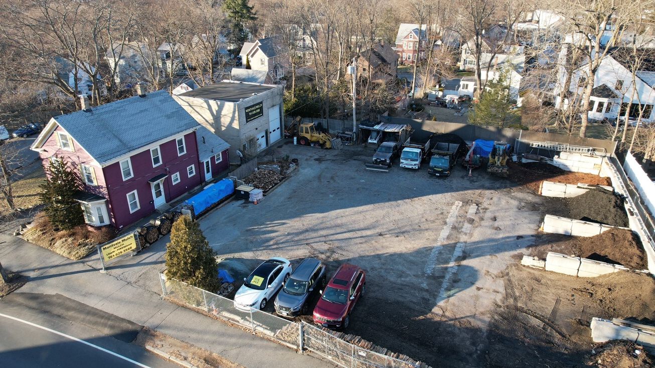 3133 Montvale Ave, Stoneham, MA 02180