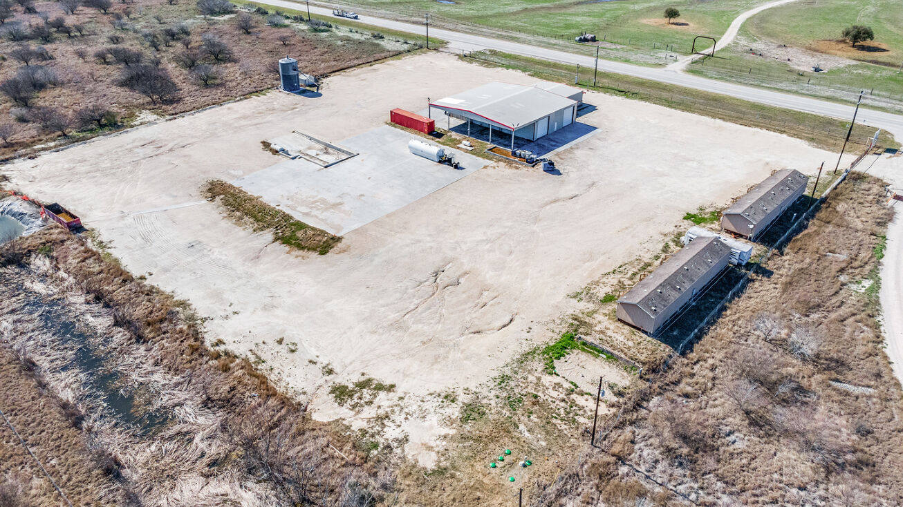 1907 Farm to Market Rd 99, Karnes City, TX 78118