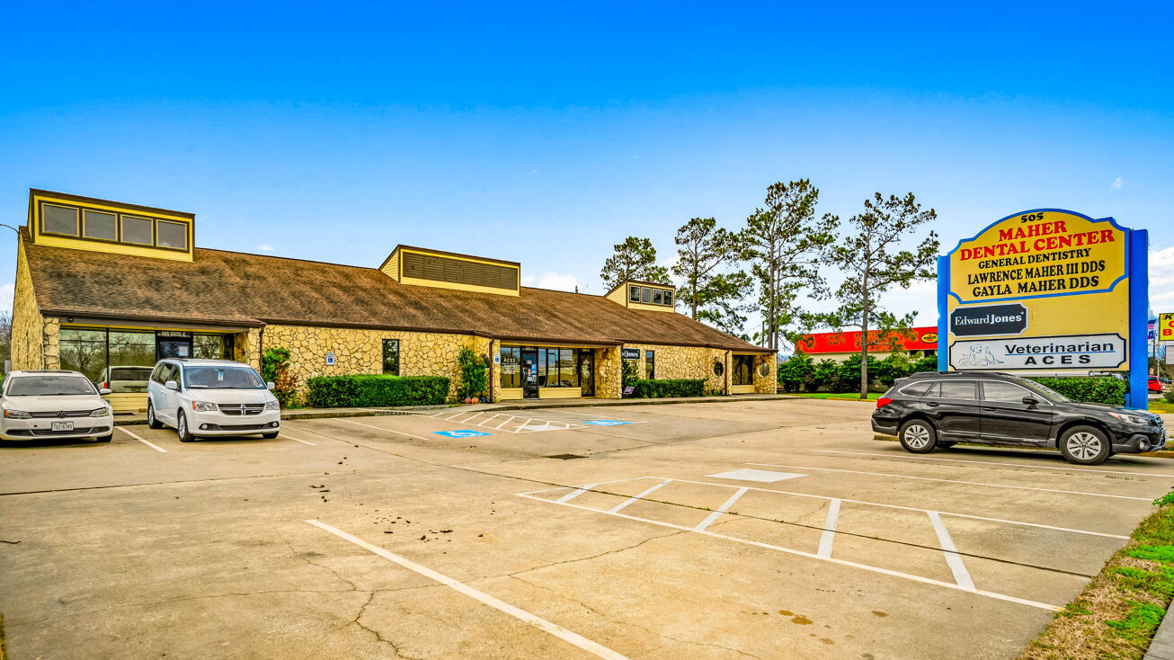 505 W Fairmont Parkway, La Porte, TX 77571 | Crexi.com