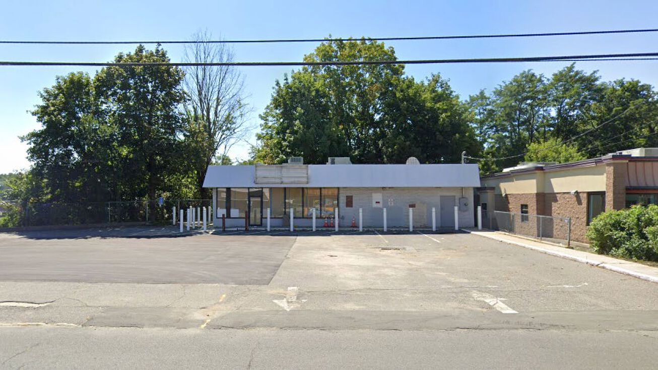 115 Main St, Winsted, CT 06098