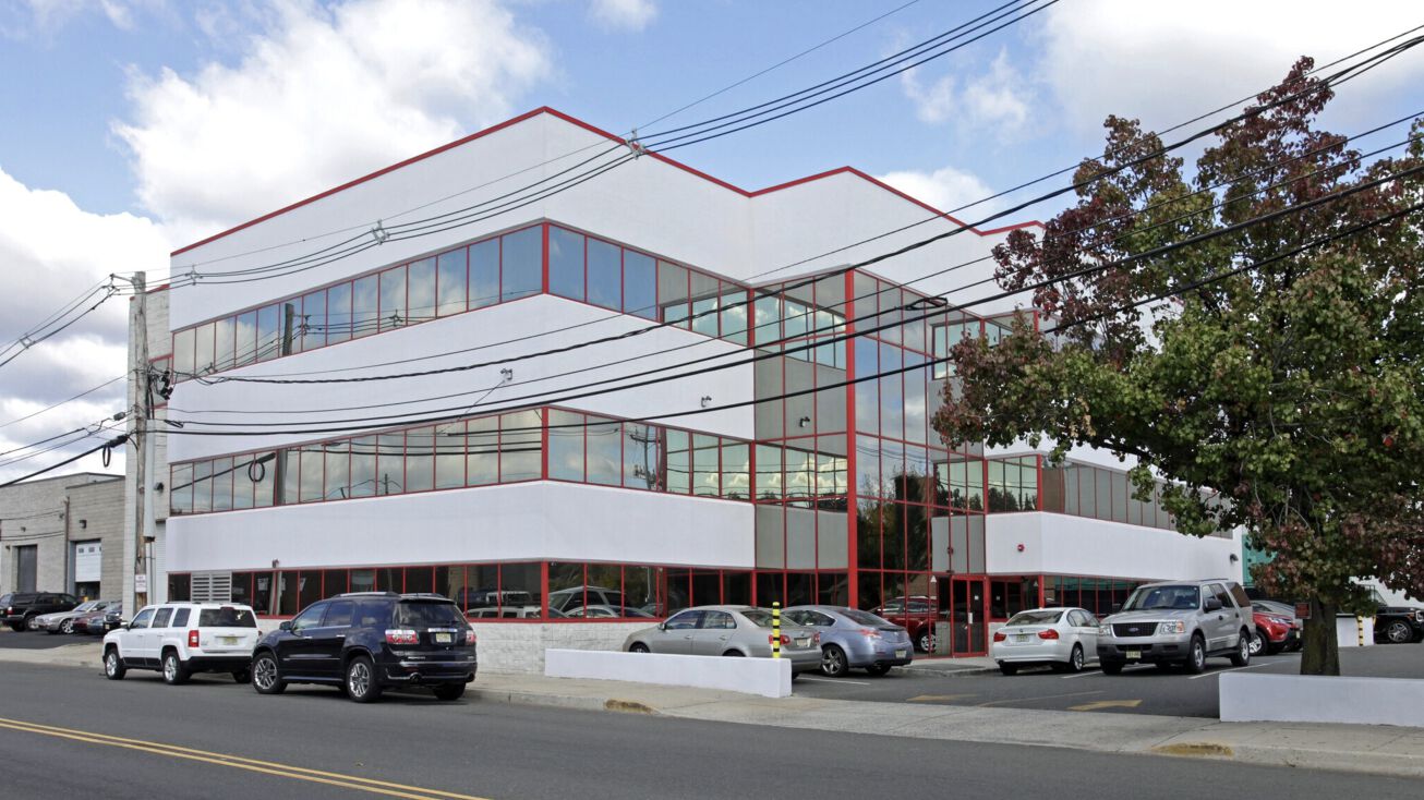 325 S River St, Hackensack, NJ 07601